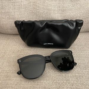 Gentle Monster Sunglasses Rosy in Black